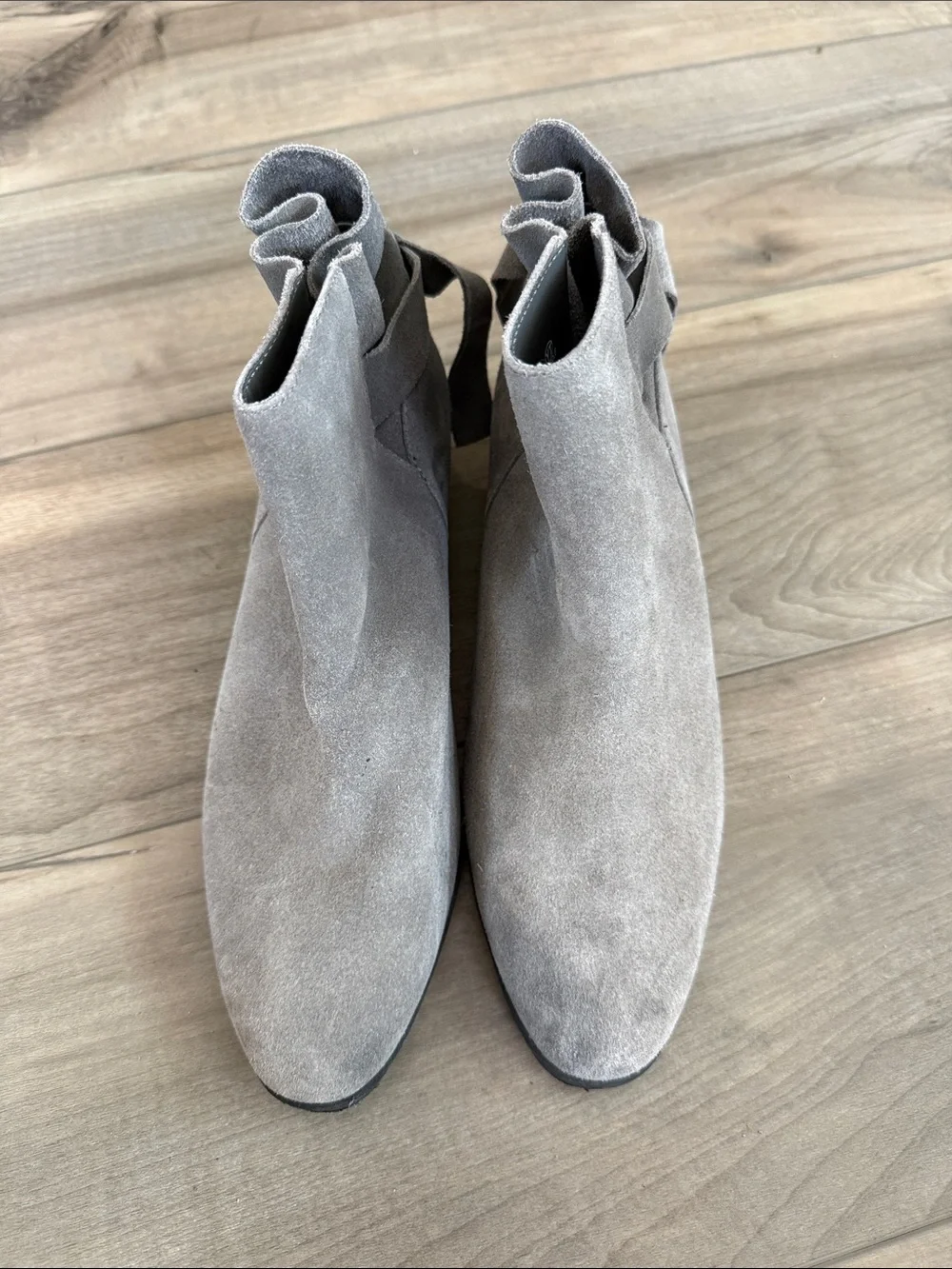 AEROSOLES Gray Suede Ankle Booties Women’s Size 7.5